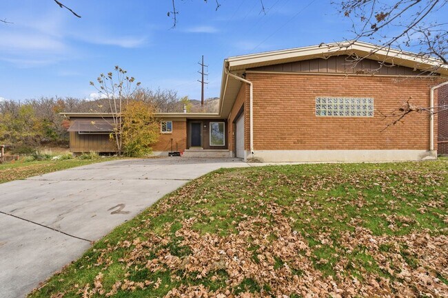 Building Photo - Spacious 3 Bed, 3 Bath Home Near Weber State