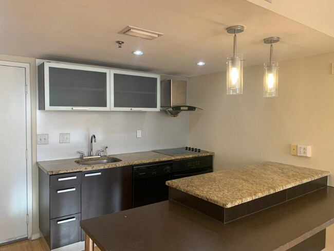 Building Photo - 701 S Madison Ave