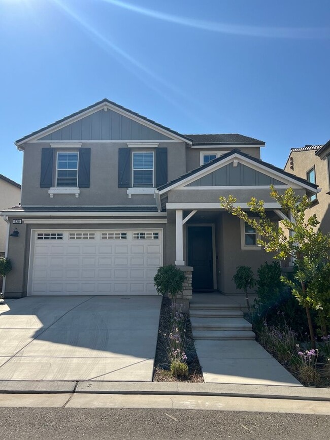 Building Photo - Tesoro Viejo- 3 bedroom 2.5 Bath