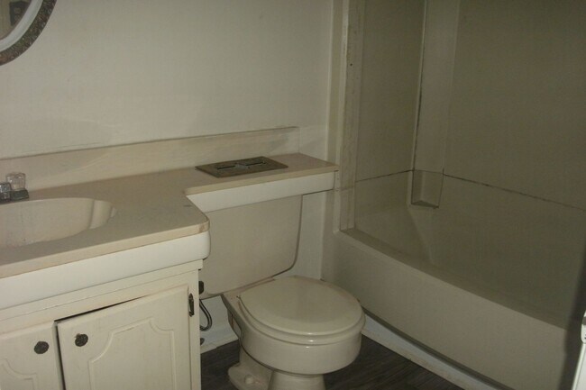 Building Photo - 108 Butternut Ct