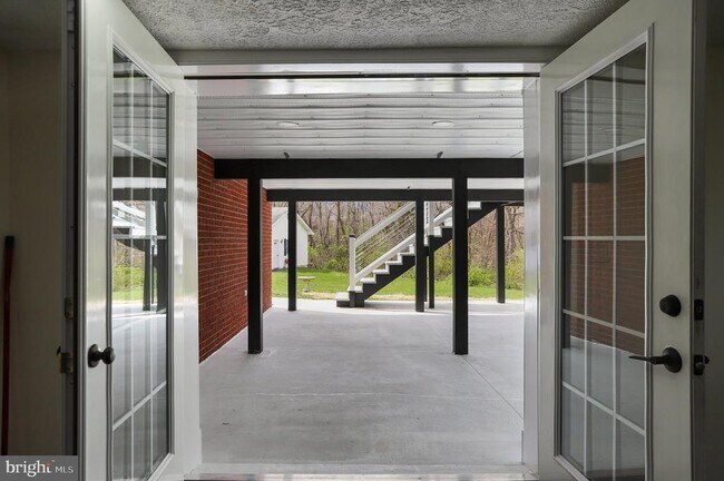 Building Photo - 5 Orchard Pl