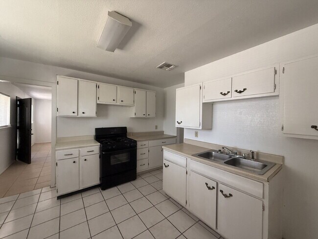 Building Photo - 7289 Mimosa Ave