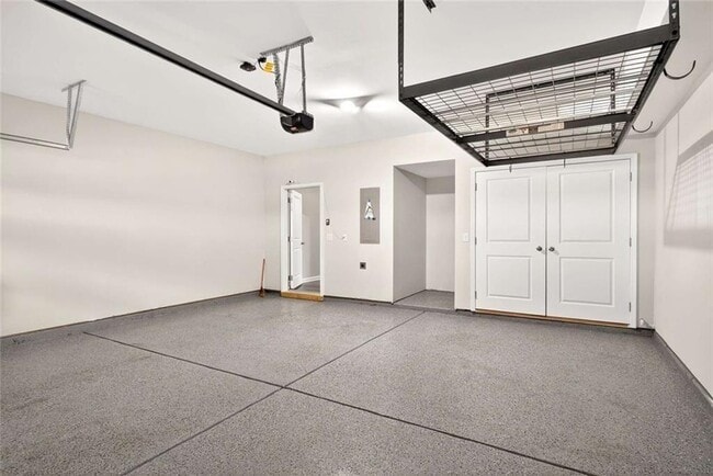 Building Photo - 3960 Redwood Dr