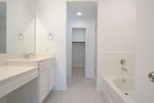 Building Photo - 16114 Sommerall Creek Ln