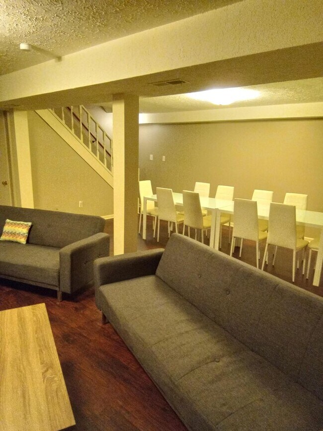 Building Photo - 4BR 3BA SFH with Full Finished Basement