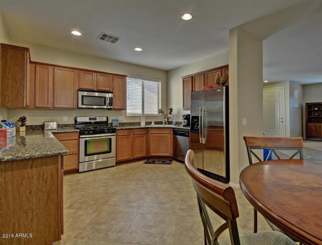 Building Photo - 2065 S Martingale Rd