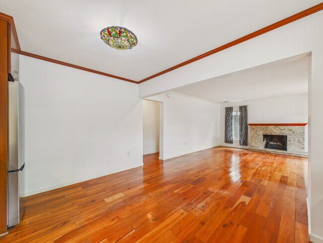 Building Photo - San Carlos home for rent plus studio in-law unit! $7,500