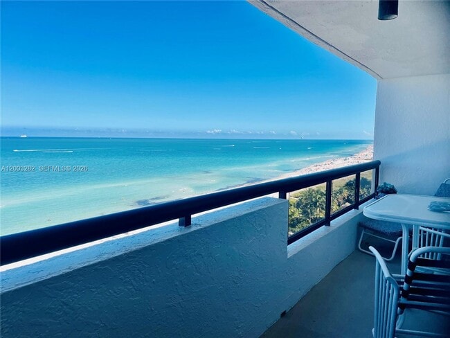 Building Photo - 2555 Collins Ave