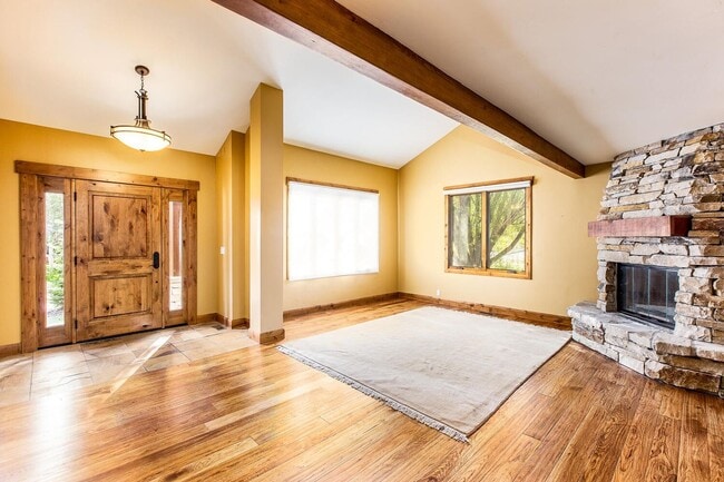Building Photo - Long term lease in the heart of Park City! Available Mid October 2026