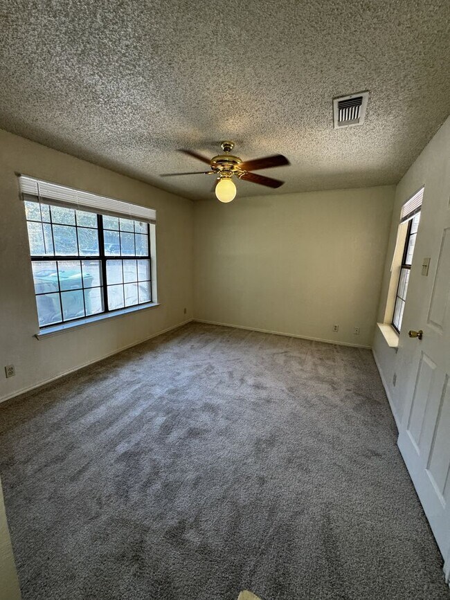 Building Photo - 2614 Bolivar St