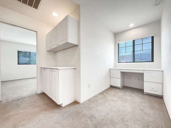 Building Photo - Pet-Friendly Townhouse with Central A/C