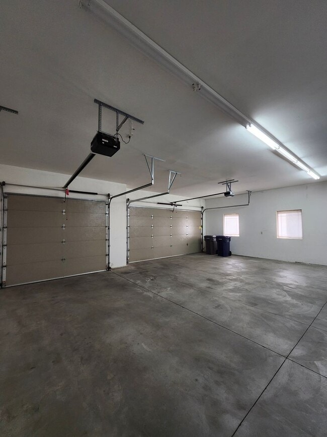 Building Photo - 718 Briarwood Dr