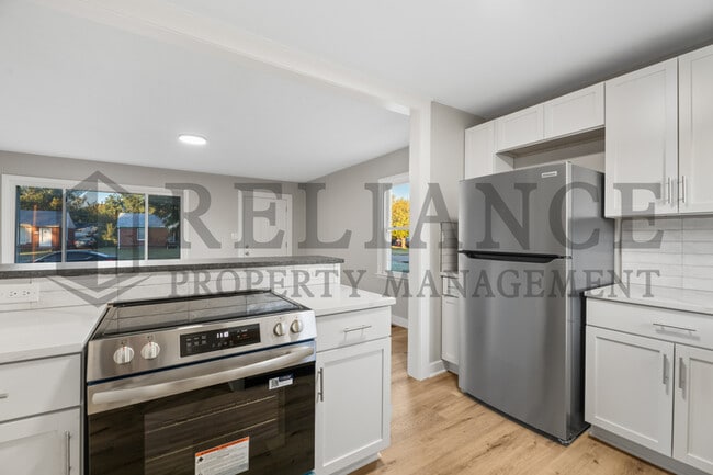 Building Photo - 2548 N Somerset Ave