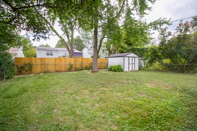 Building Photo - 437 S Haven Rd