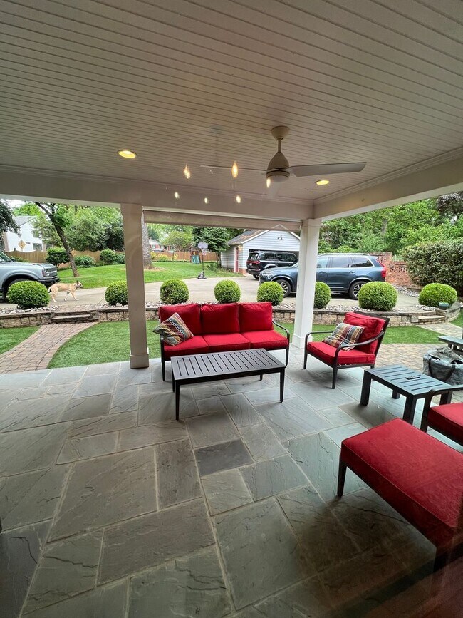 Building Photo - Gorgous 4 Bed 3.3 Bath house in the Sedgef...