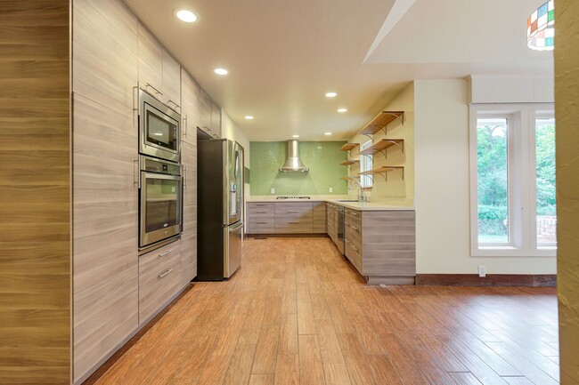 Building Photo - 2429 Cedar Oak Dr