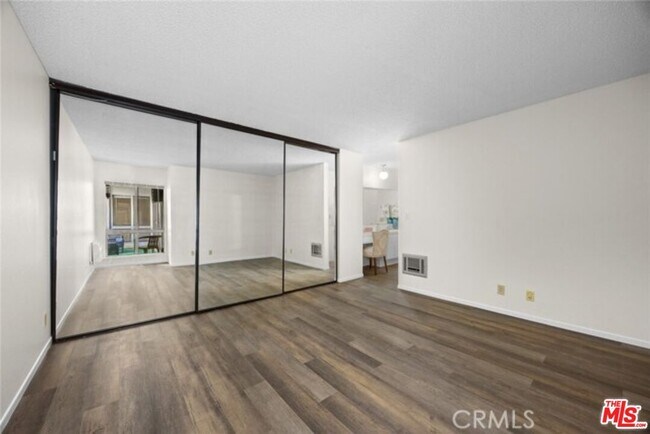 Building Photo - 360 S Euclid Ave