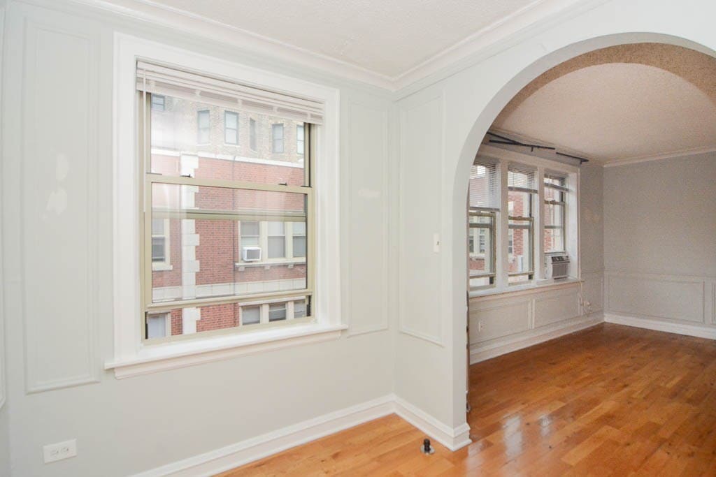 Building Photo - 447 W Surf St