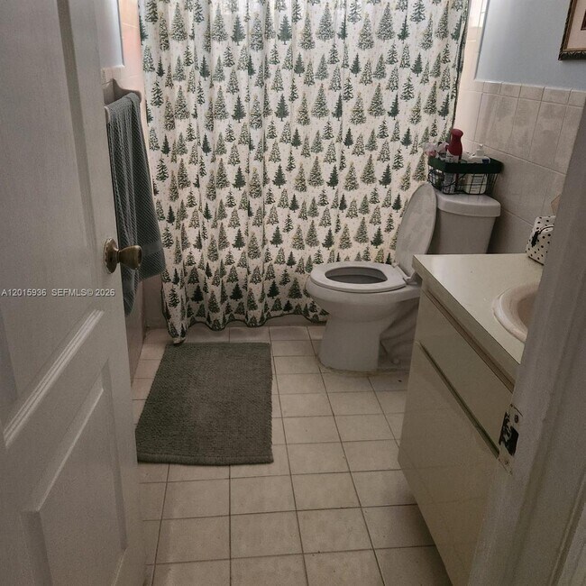 Building Photo - 2018 SW 58th Ct