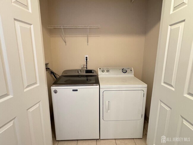 Building Photo - 150 George St