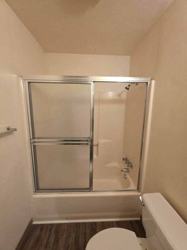 Building Photo - 300 N Hartford Ave