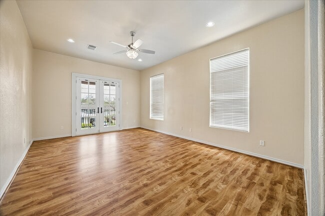 Building Photo - 5027 Creekmont Dr