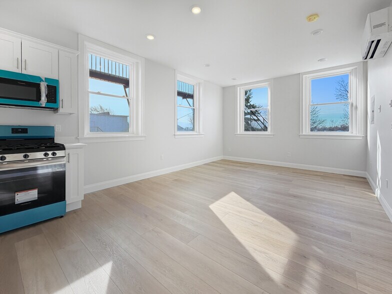 Building Photo - 220 Winthrop St