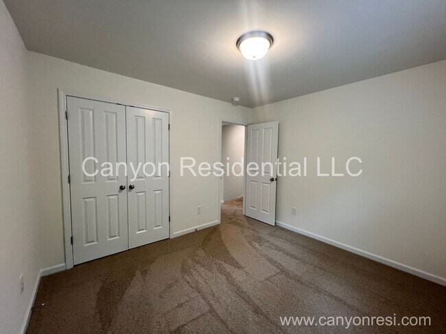 Building Photo - Charming 4-Bedroom Home