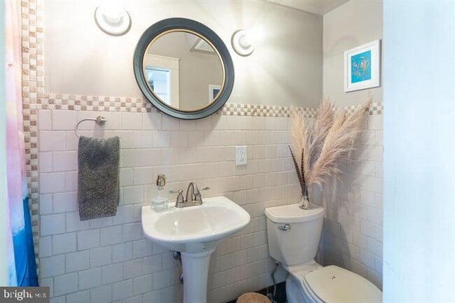 Building Photo - 229 Benezet St