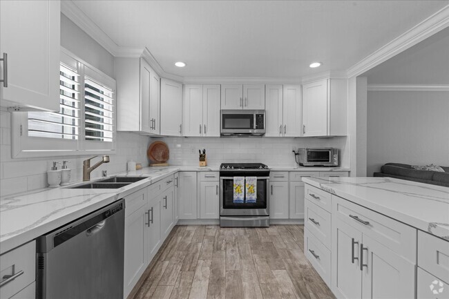 Building Photo - 2105 Rockefeller Ln