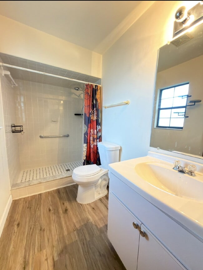 Building Photo - Large 2 Bedroom PSJ