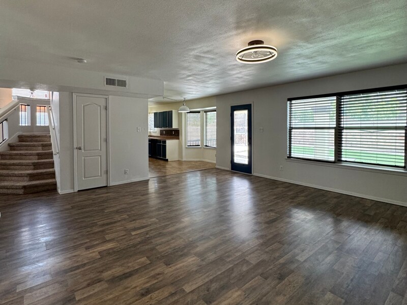 Building Photo - 13260 Emerald Creek Dr