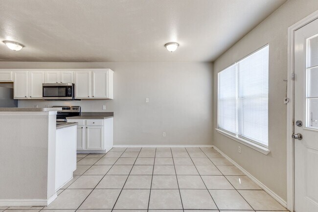 Building Photo - 4608 Alamosa St