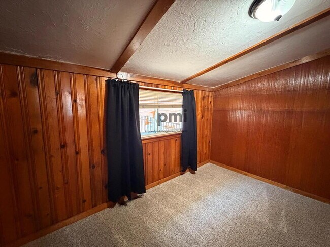 Building Photo - 707 E 118th St