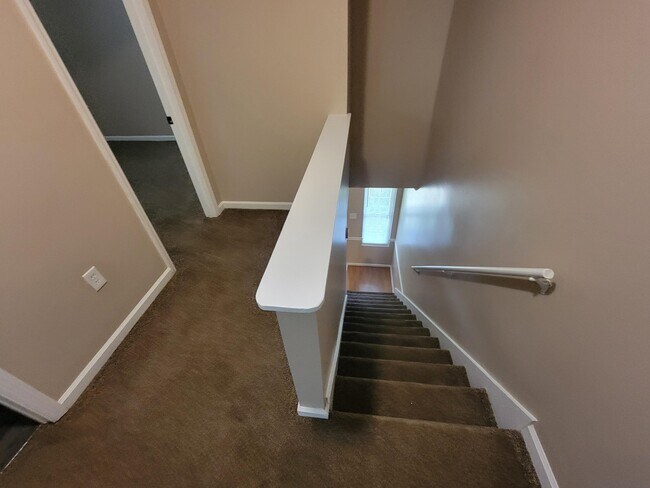 Building Photo - 2309 Creekview Dr