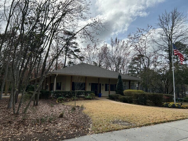 Building Photo - 6-month SUMMER rental within minutes of Wrightsville Beach!