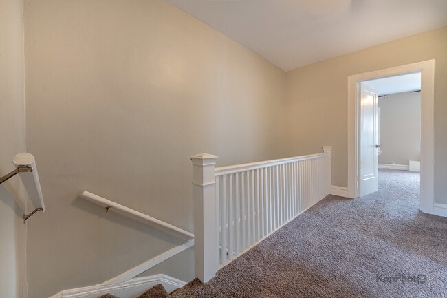 Building Photo - 818 N La Grange Rd