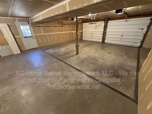 Building Photo - 9802 NW 72nd Terrace