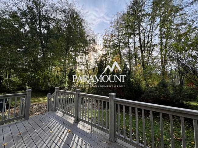 Building Photo - Cute 2 Bedroom + Den Duplex in Gig Harbor