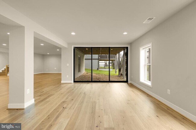 Building Photo - 6819 Isabella St