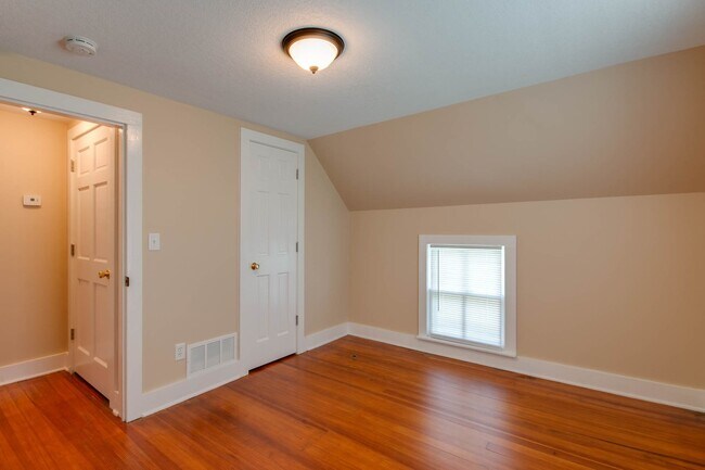 Building Photo - Country House in the Rock Creek School Dis...
