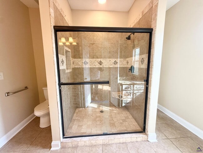 Building Photo - 200 Vining Way