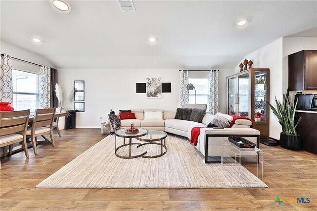 Building Photo - 801 Cinnamon Teal