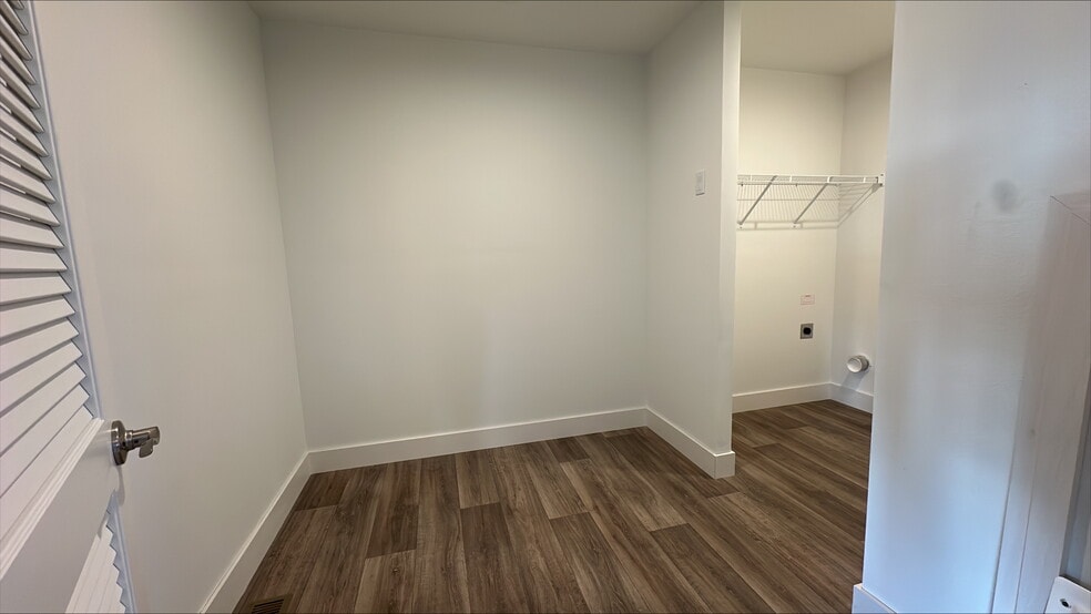 Building Photo - 6 Lapin St