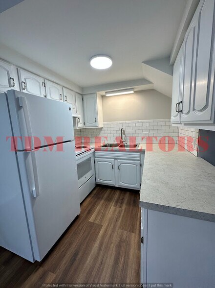 Building Photo - 302 E Clinton St