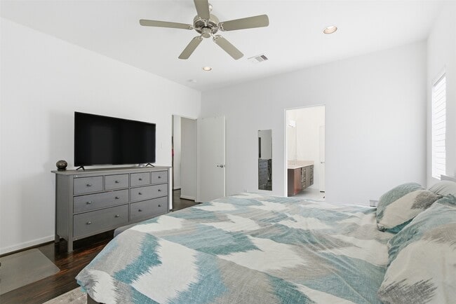 Building Photo - 4704 Crawford St