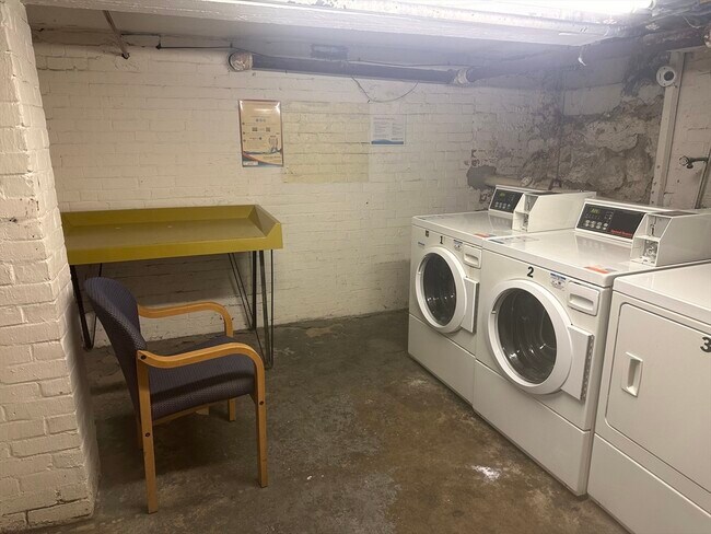 Building Photo - 291 Newport Ave