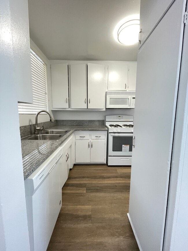 Interior Photo - 7351 Variel Ave