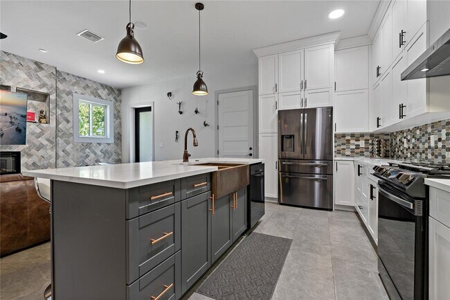 Building Photo - 1246 Bass Blvd