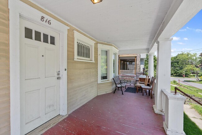 Building Photo - 816-818 Maryland Ave - Upstairs Unit 2